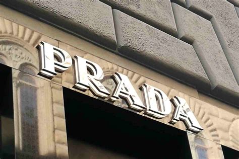 furto negozio prada milano|Addetta alle pulizie ruba abiti da 300mila euro da Prada: li rivende .